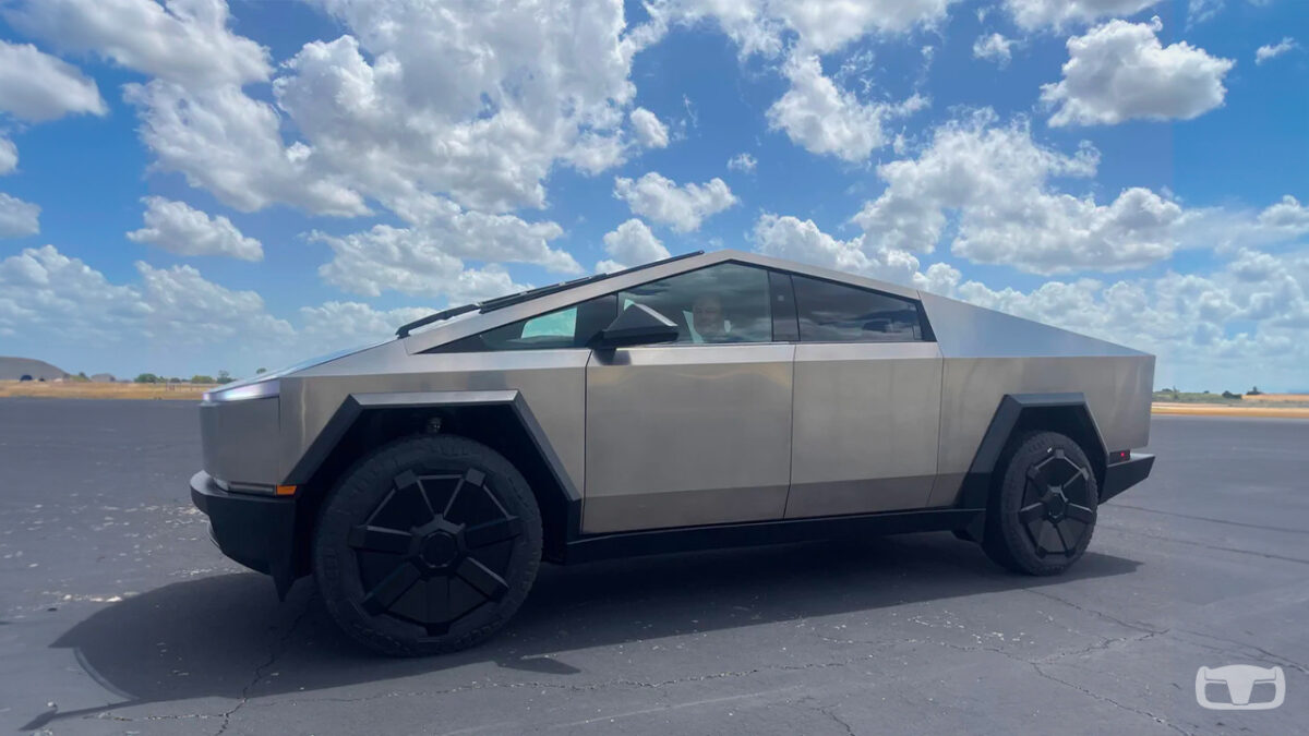 elon-musk-nel-cybertruck
