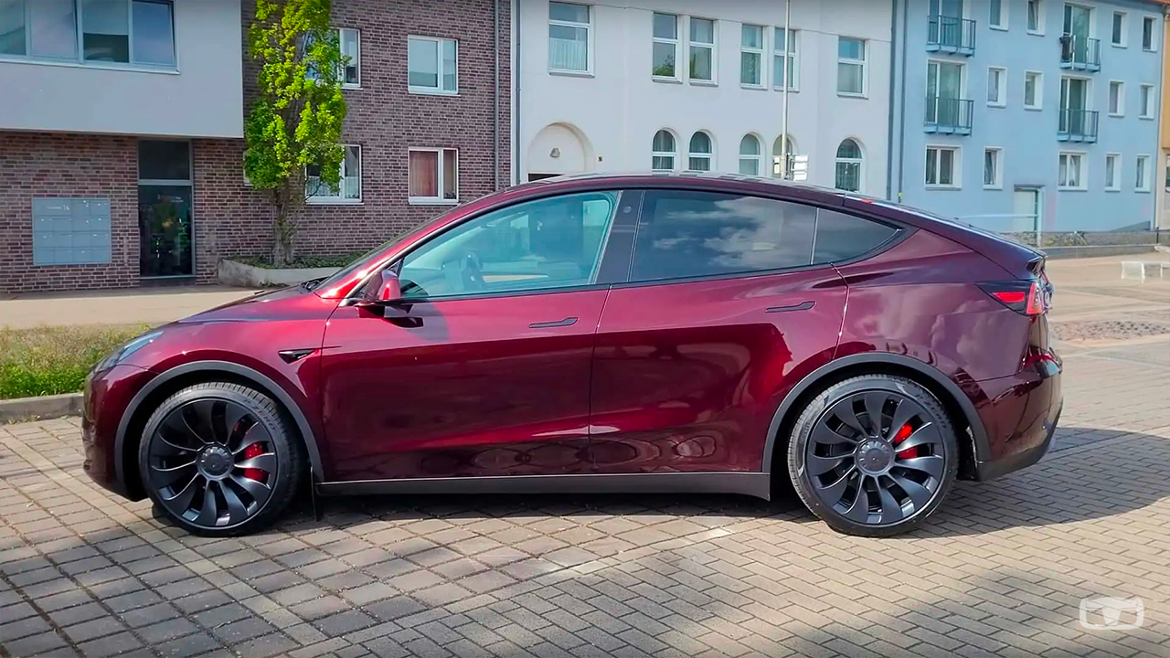 teslers tesla model y ciliegio scuro
