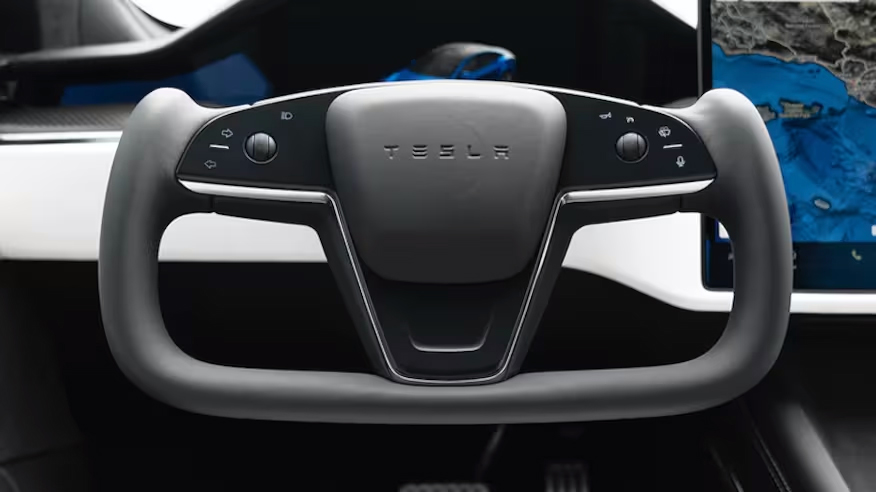 Tesla volante Yoke