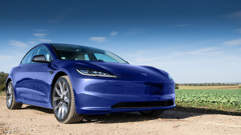 tesla model 3 blu oceano metallizzato