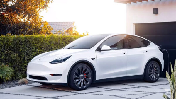 tesla model y prezzi italia