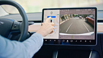 Immagine di Un video mostra il nuovo Autopark in azione utilizzando soltanto il Tesla Vision