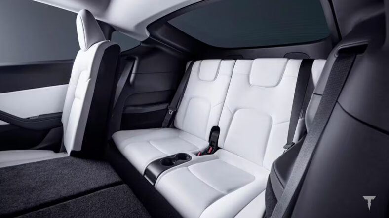 tesla model y 7 posti europa