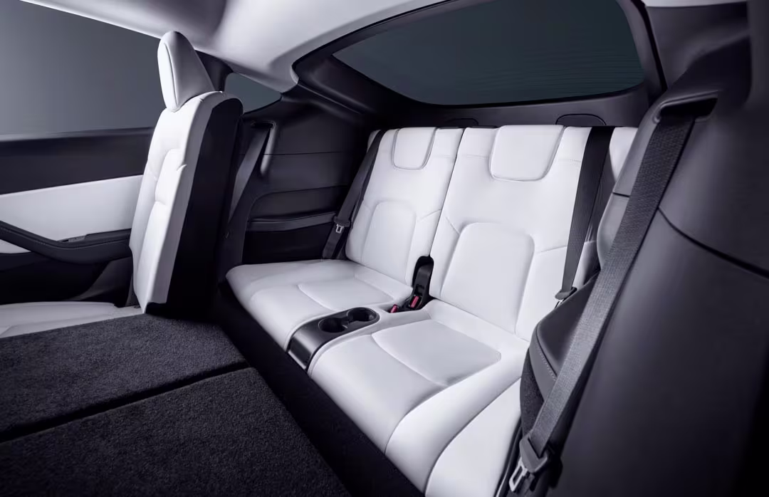 TEsla model y a 7 posti