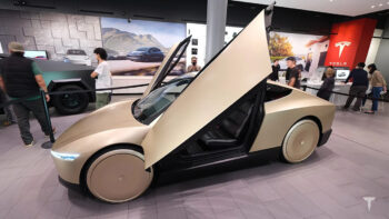 Il Tesla Cybercab arriva a Milano: date e dettagli del tour europeo del Robotaxi