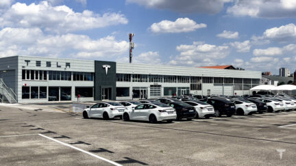 Tesla arriva in Puglia, il 29 Luglio, con il primo Store a Bari e si espande anche a Roma Nord