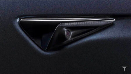 Tesla a lavoro su nuove videocamere FSD: nascosto nel firmware un sensore camera IMX00N