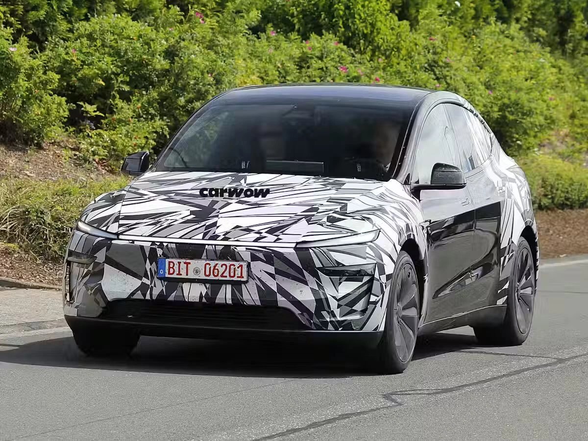 Tesla Model Y L avvistata camuffata in Germania: il SUV a sei posti si prepara al debutto europeo — screenshot 1
