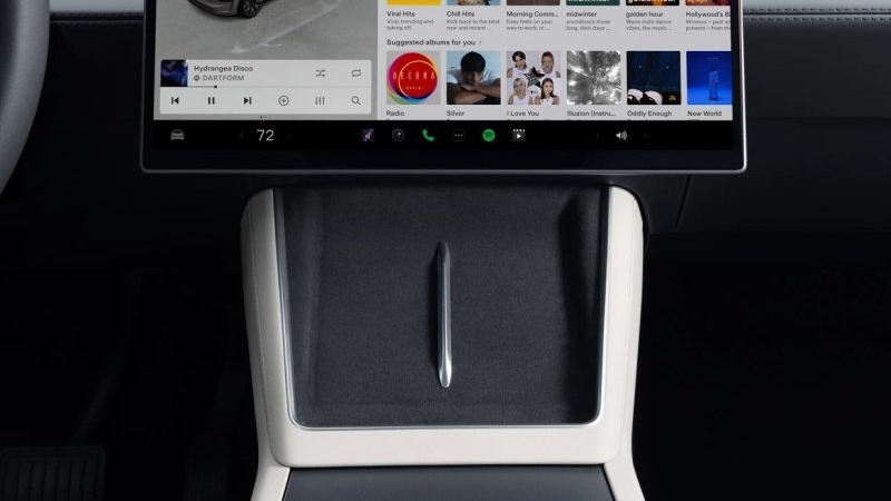 Model 3 e Model Y, in arrivo il caricatore wireless raffreddato: fino a 50W e niente più telefoni bollenti — screenshot 1