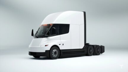 Tesla conferma l'FSD sul Tesla Semi: il camion elettrico guiderà da solo entro il prossimo anno