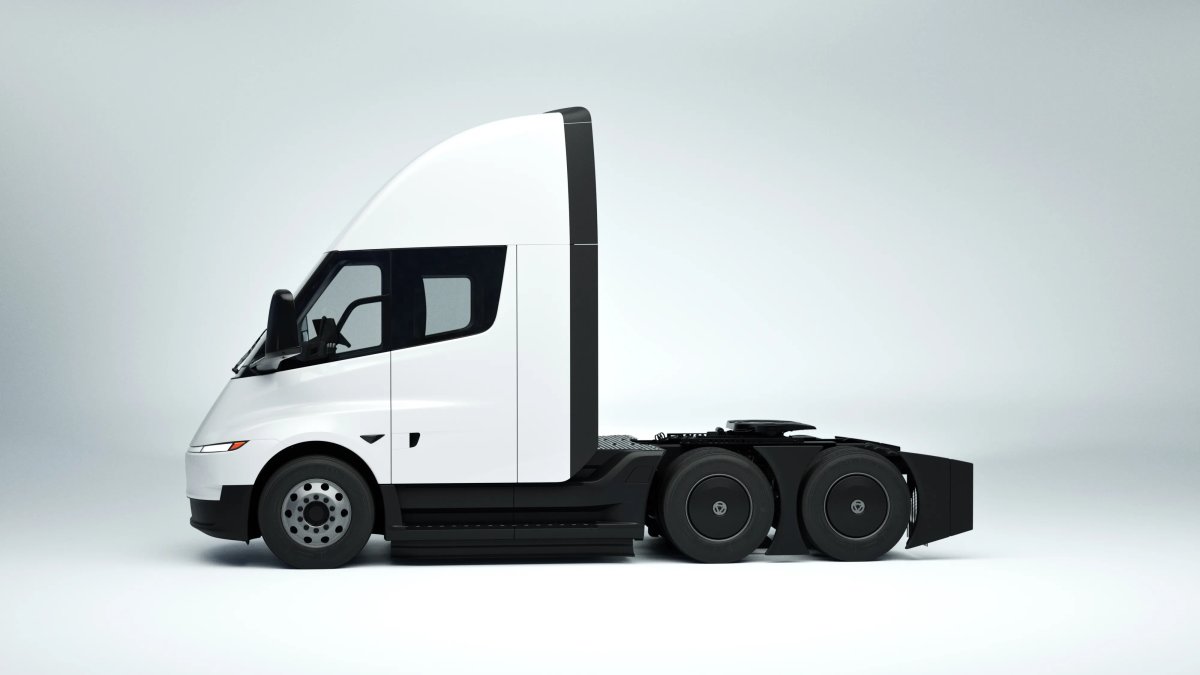 Tesla conferma l’FSD sul Tesla Semi: il camion elettrico guiderà da solo entro il prossimo anno — screenshot 2