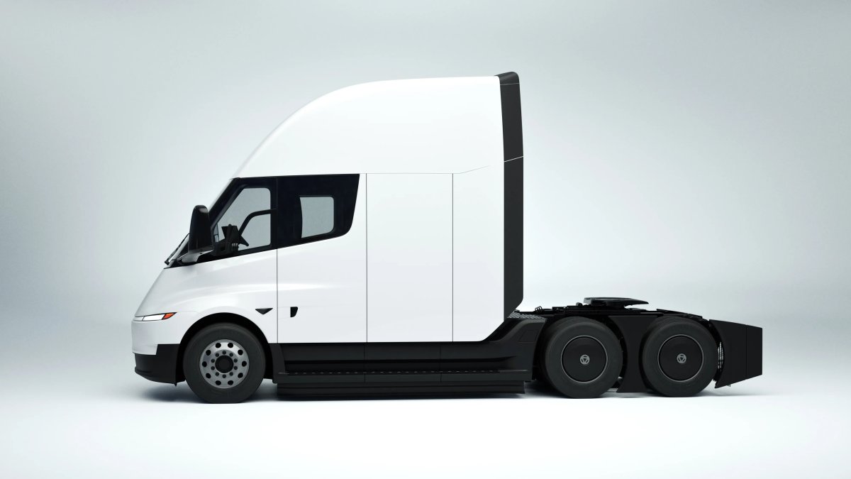 Tesla conferma l’FSD sul Tesla Semi: il camion elettrico guiderà da solo entro il prossimo anno — screenshot 1