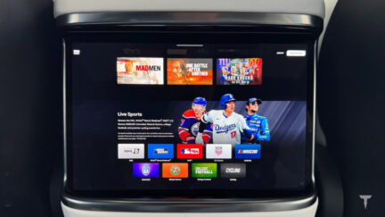 Tesla Theater si prepara ad accogliere nuove app: HBO Max, Apple TV, Paramount+ e Prime Video si aprono già a schermo intero