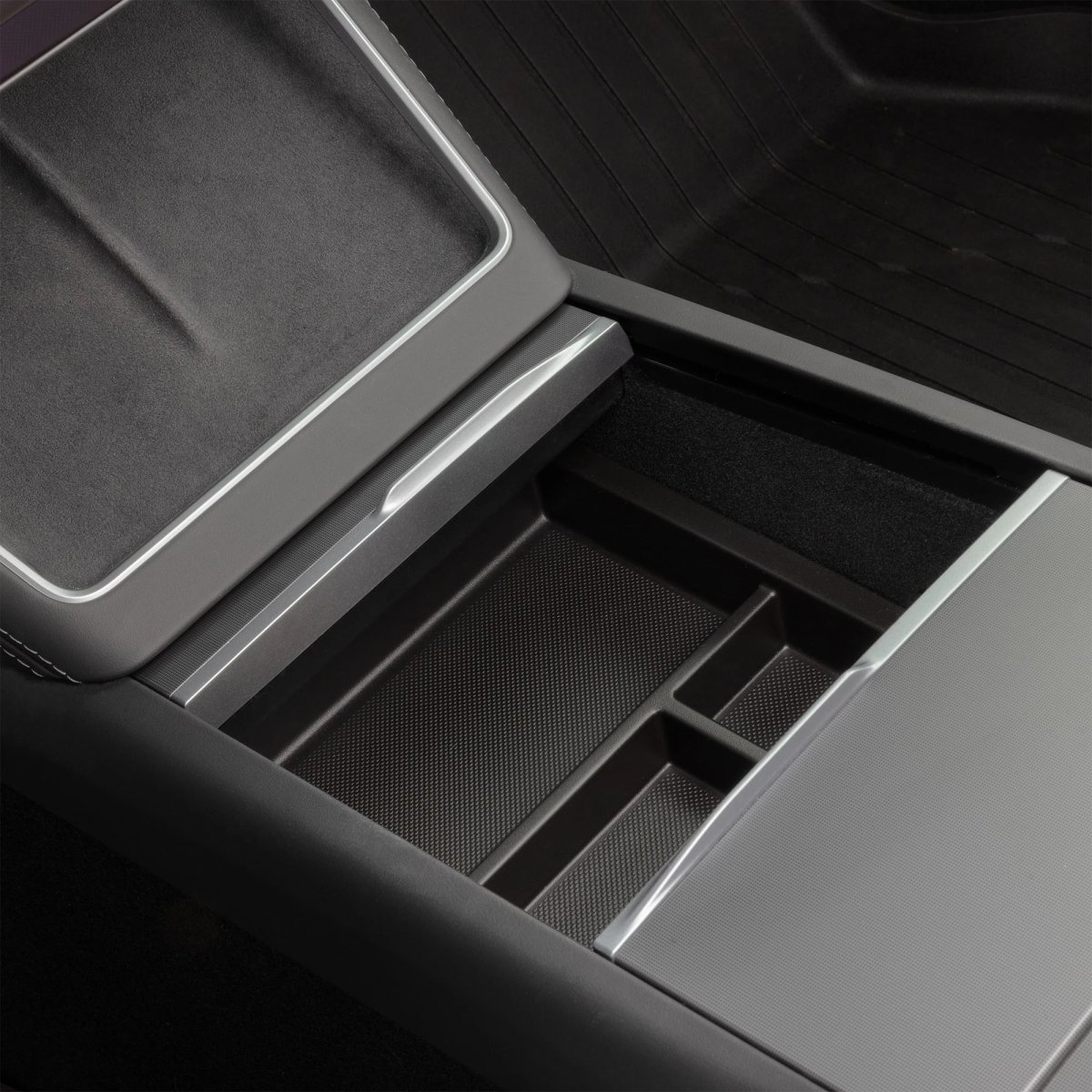 Tesla porta anche in Italia i vassoi scorrevoli per la console centrale della nuova Model Y: costano 40 euro — screenshot 3