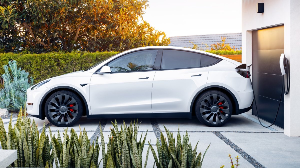 Tesla aggiorna anche il cavo di ricarica: firmware in arrivo per il Mobile Connector — screenshot 1