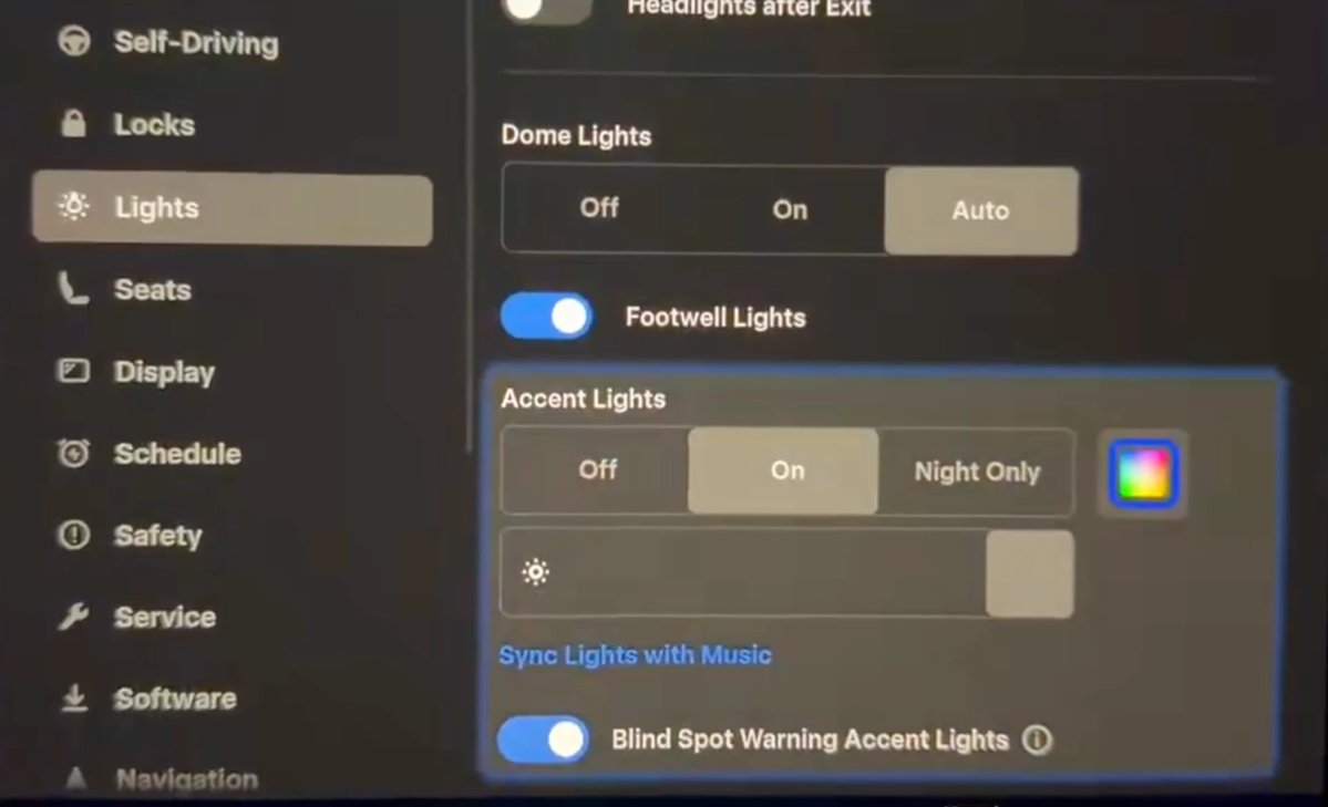 Tesla 2026.26, le novità nascoste: nuovi wrap, icone a colori, preferiti sincronizzati e Grok che evidenzia i menu — screenshot 1