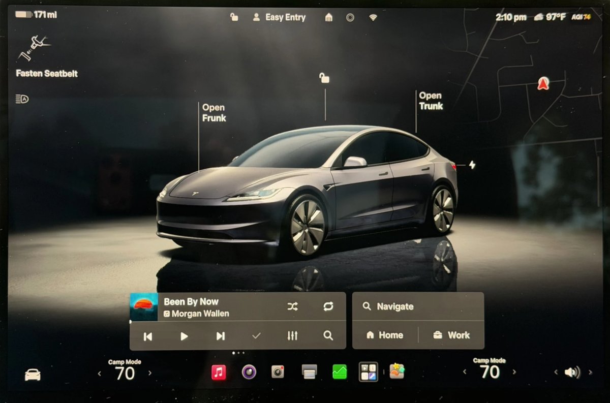 Tesla 2026.26, le novità nascoste: nuovi wrap, icone a colori, preferiti sincronizzati e Grok che evidenzia i menu — screenshot 1