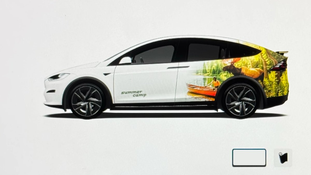 Tesla 2026.26, le novità nascoste: nuovi wrap, icone a colori, preferiti sincronizzati e Grok che evidenzia i menu — screenshot 1