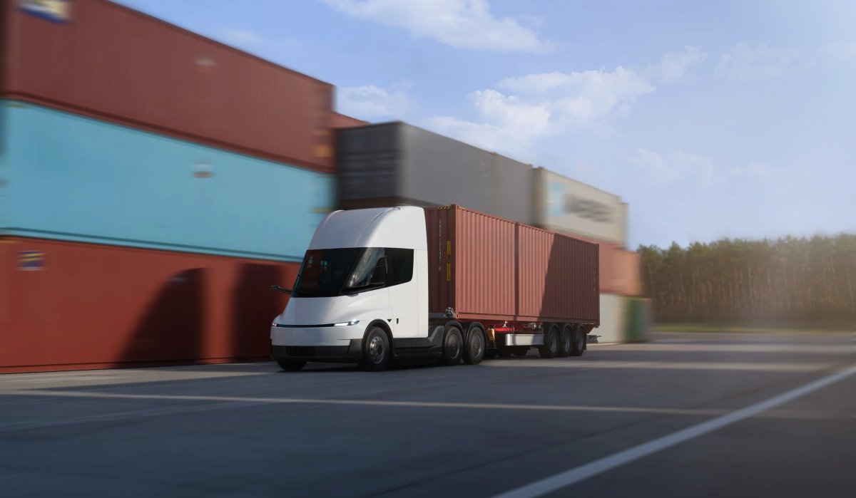 Tesla annuncia ufficialmente il Semi per l’Europa: 550 km di autonomia, Megacharger da 800 kW e consegne dal 2027 — screenshot 1