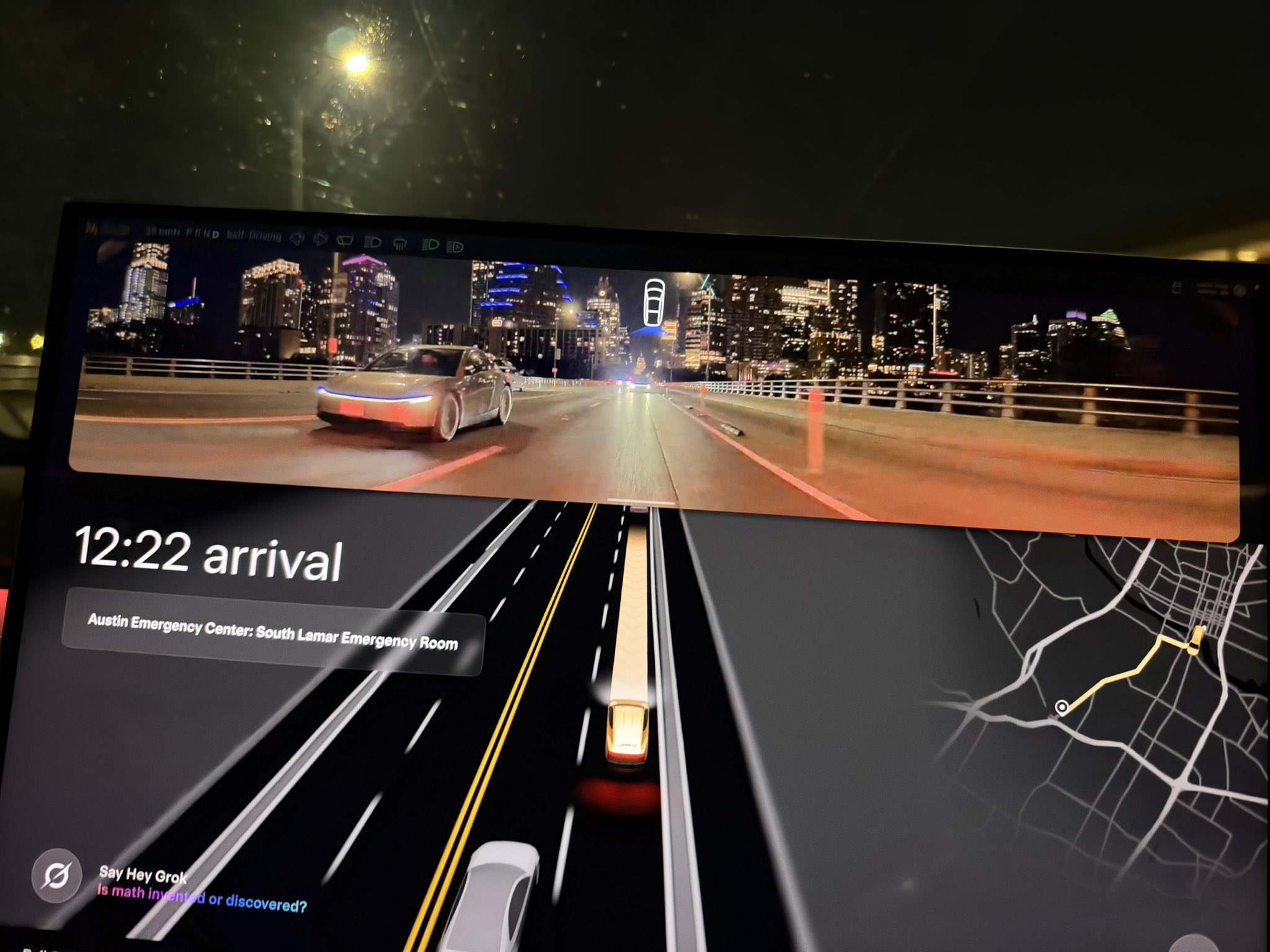 Tesla Cybercab, i passeggeri ora possono vedere la telecamera posteriore durante la corsa: e la vista l’ha ottimizzata Grok — screenshot 2