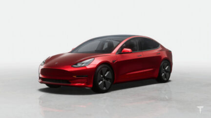 Tesla avvia il rollout dell'aggiornamento 2026.38: mappa dei Supercharger sulle auto Intel e fari che si regolano da soli