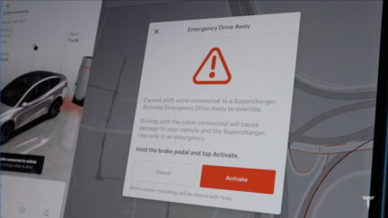 Tesla introduce Emergency Drive Away: in caso di pericolo potete partire con il Supercharger ancora collegato
