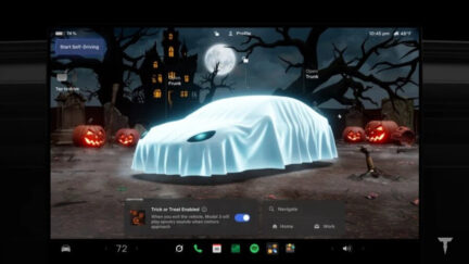 Tesla rilascia la Modalità Halloween con l'aggiornamento 2026.38.3: auto fantasma, Trick or Treat, light show e Boombox con voce spaventosa