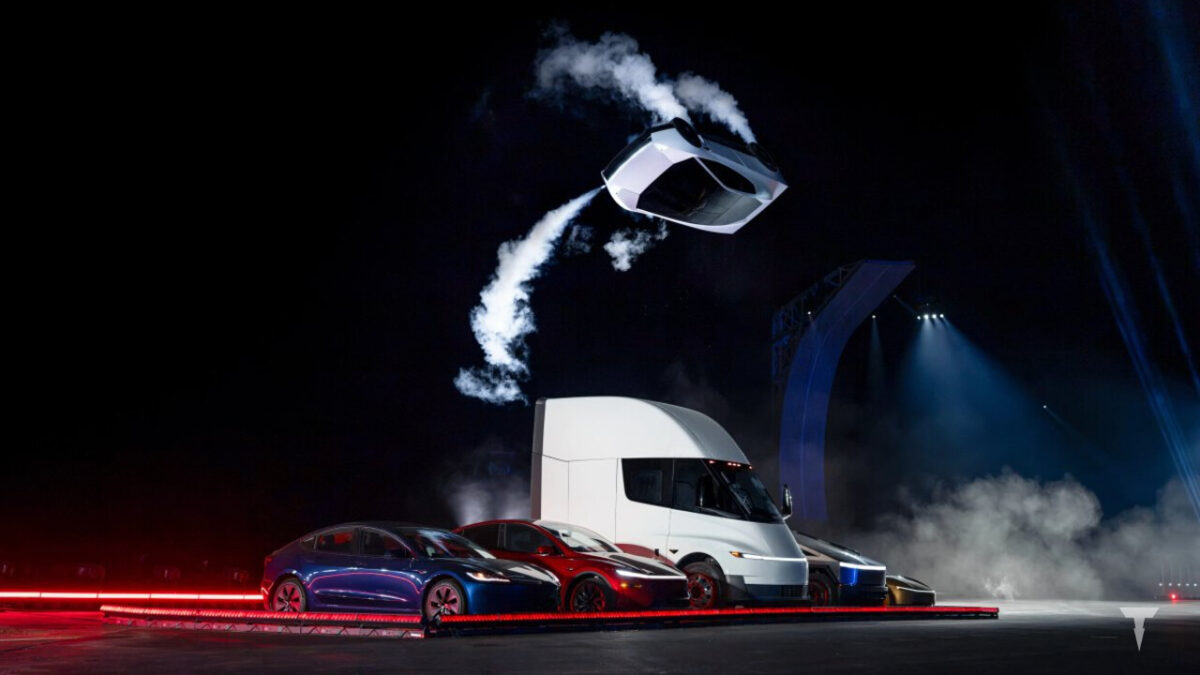 La Tesla Roadster fa un kickflip sopra la gamma Tesla