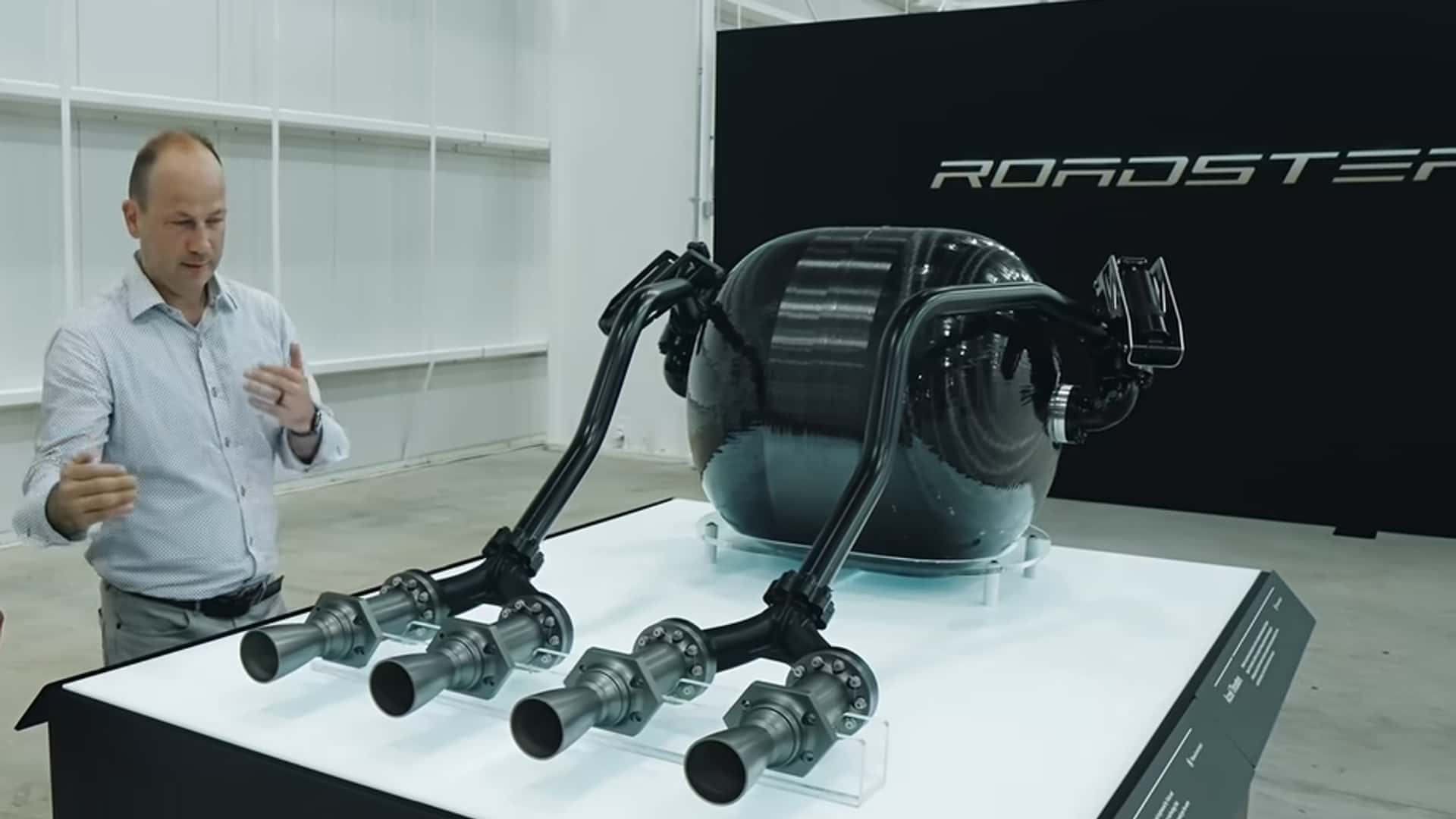 Tesla Roadster, i propulsori hanno un costo: 5 secondi di spinta e fino a 6 ore per ricaricare l’azoto — screenshot 1