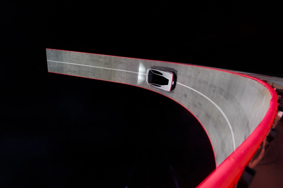 Tesla Roadster, tutte le specifiche: batteria da 150 kWh, ricarica in 10 minuti, quattro versioni e propulsori — screenshot 2