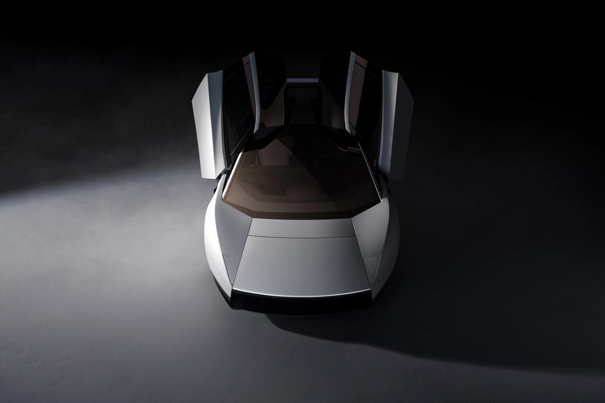 Tesla Roadster, tutte le specifiche: batteria da 150 kWh, ricarica in 10 minuti, quattro versioni e propulsori — screenshot 1
