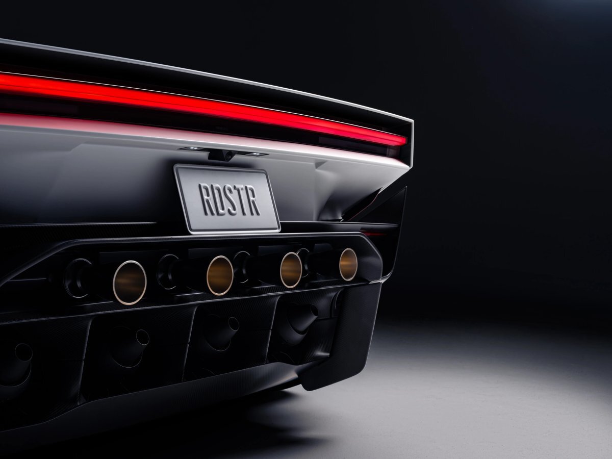 Tesla Roadster, tutte le specifiche: batteria da 150 kWh, ricarica in 10 minuti, quattro versioni e propulsori — screenshot 1