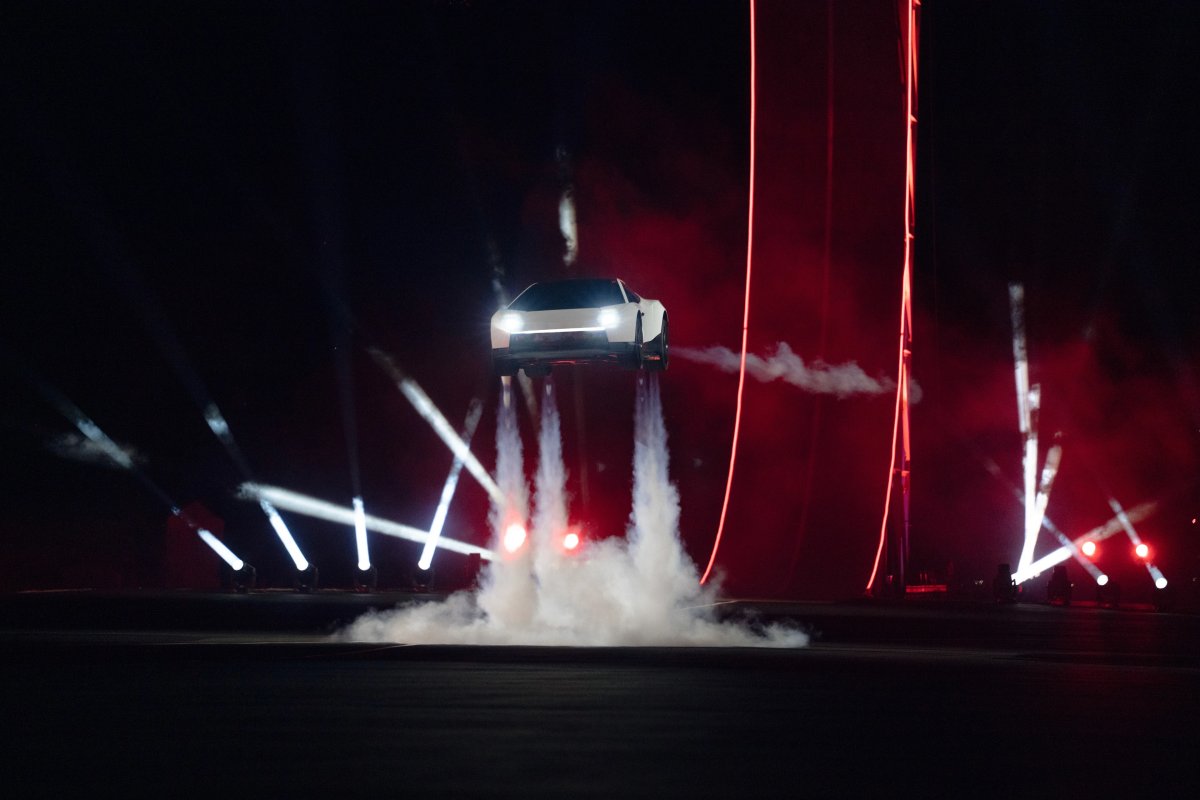 Il Tesla Semi vince il premio tecnologia di Top Gear: «È la versione di Tesla che vogliamo vedere» — screenshot 1