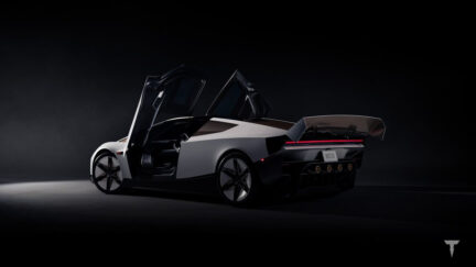 Tesla Roadster, il press kit svela le tre versioni: la Performance si ferma a 338 km/h, solo la Rocket ha 10 propulsori