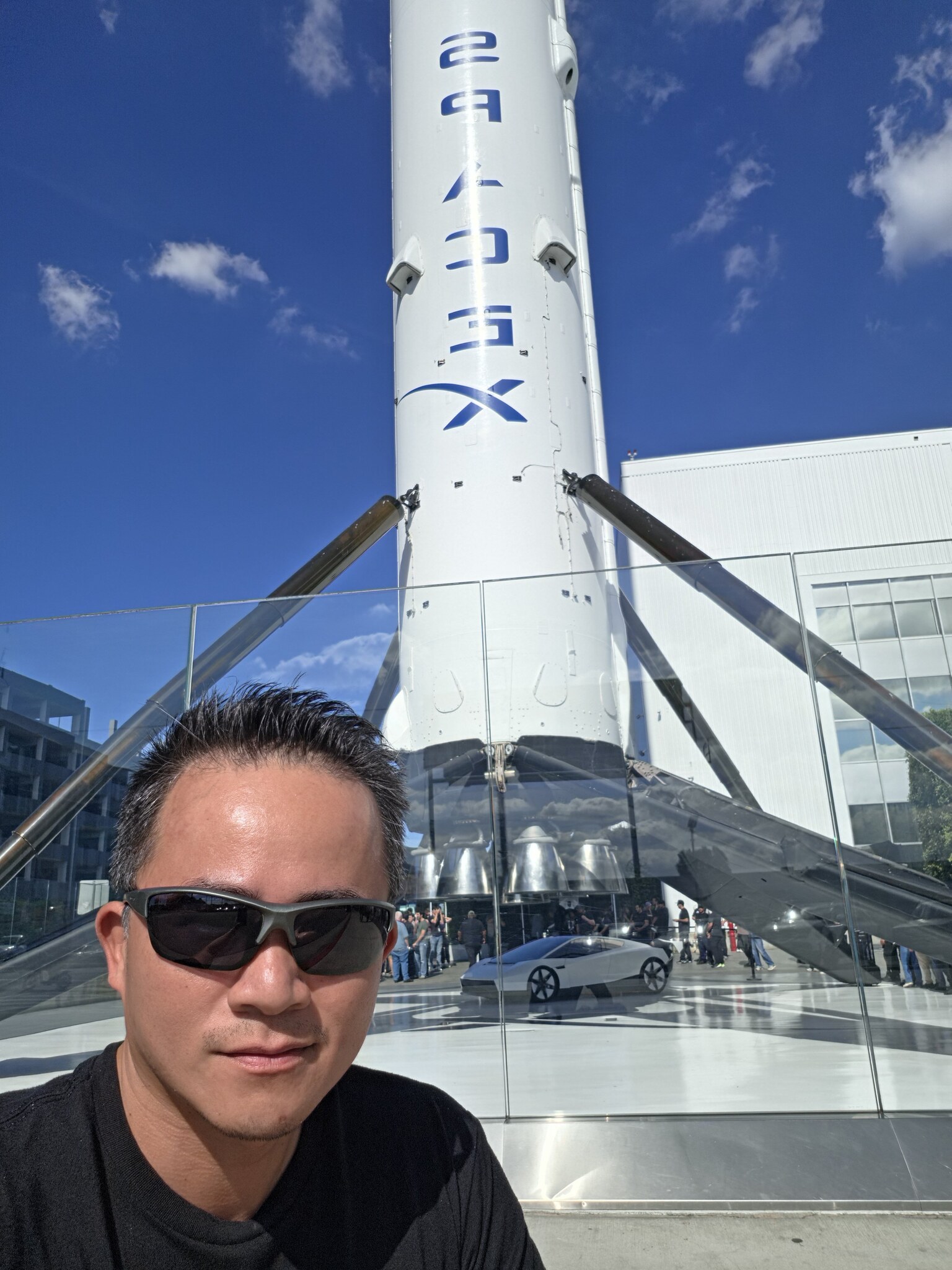 Tesla Roadster avvistata da SpaceX a Hawthorne: il prototipo fotografato dopo la mostra al Petersen Museum — screenshot 1